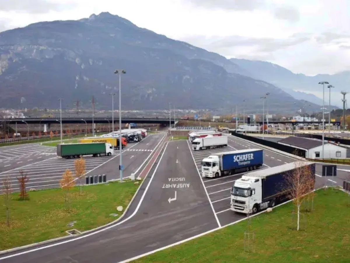 Parcare de camioane - Foto: Facebook / Trans.INFO (Imagine cu rol ilustrativ)