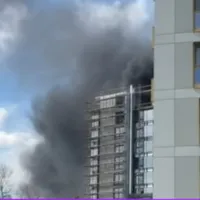 Incendiu la o clădire aflată în construcție, în Sectorul 1 din București. Izolația clădirii a ars. Foto: Digi24
