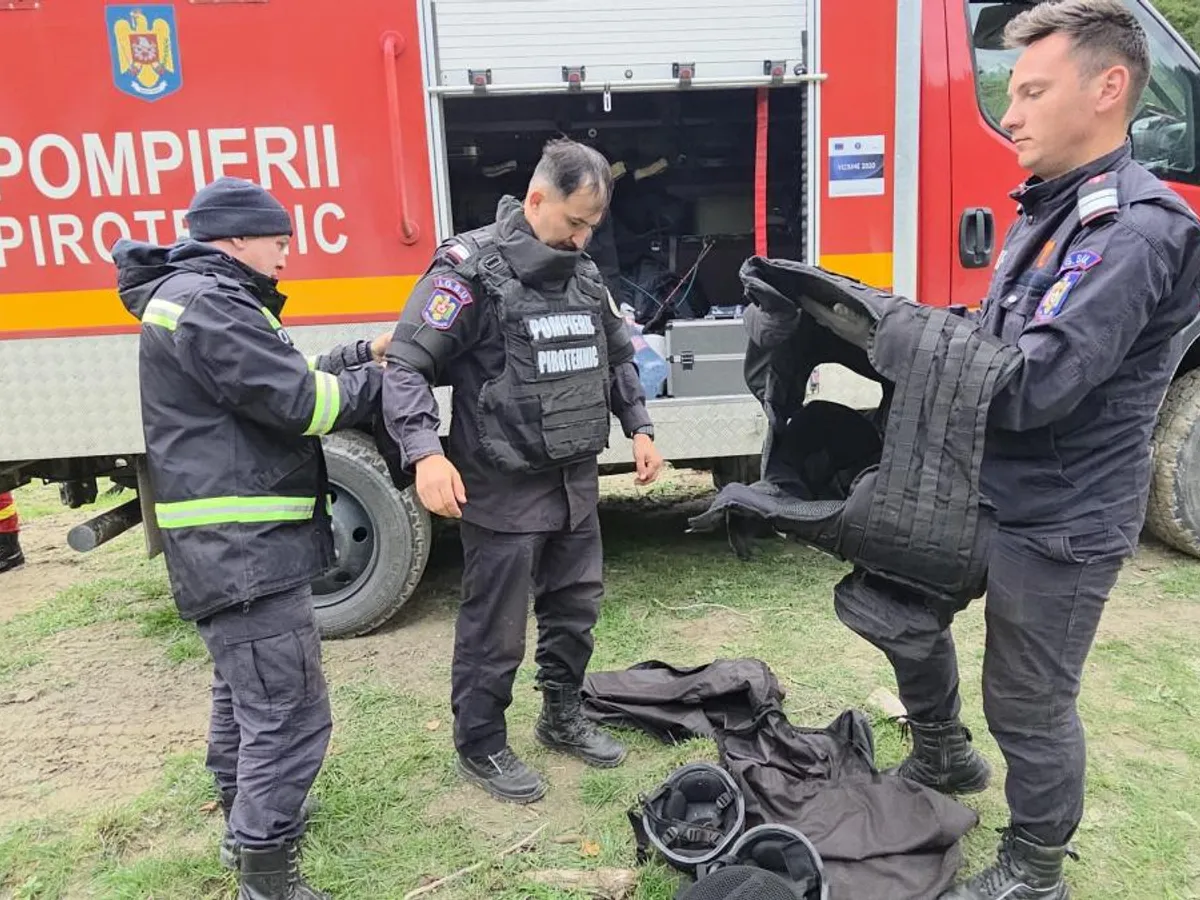 Inundațiile de la Broșteni au scos la iveală un proiectil din Primul Război Mondial. A fost detonat - Foto: ISU Suceava