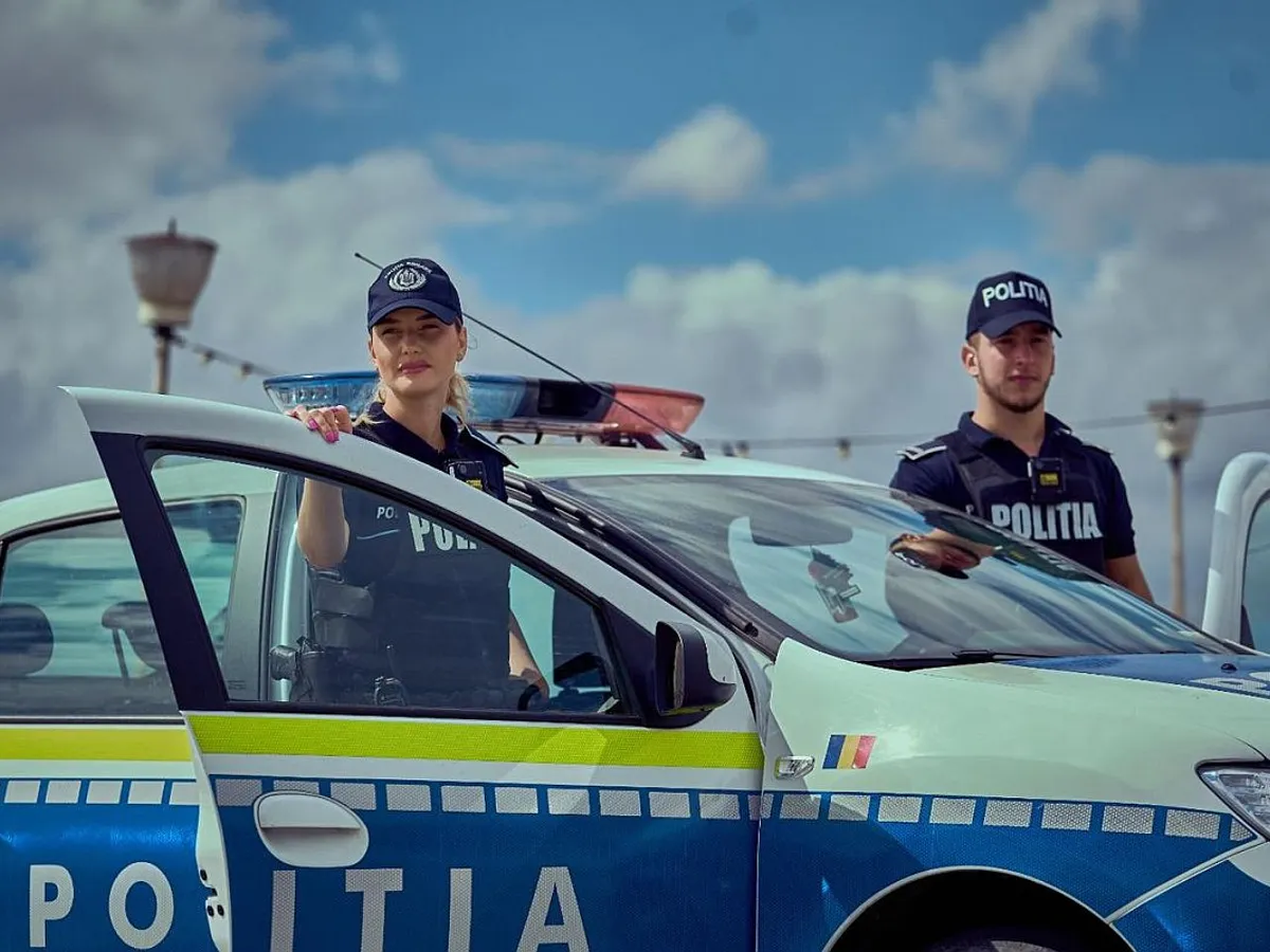 Tineri poliţişti, la datorie - Foto: Facebook/Poliţie Română