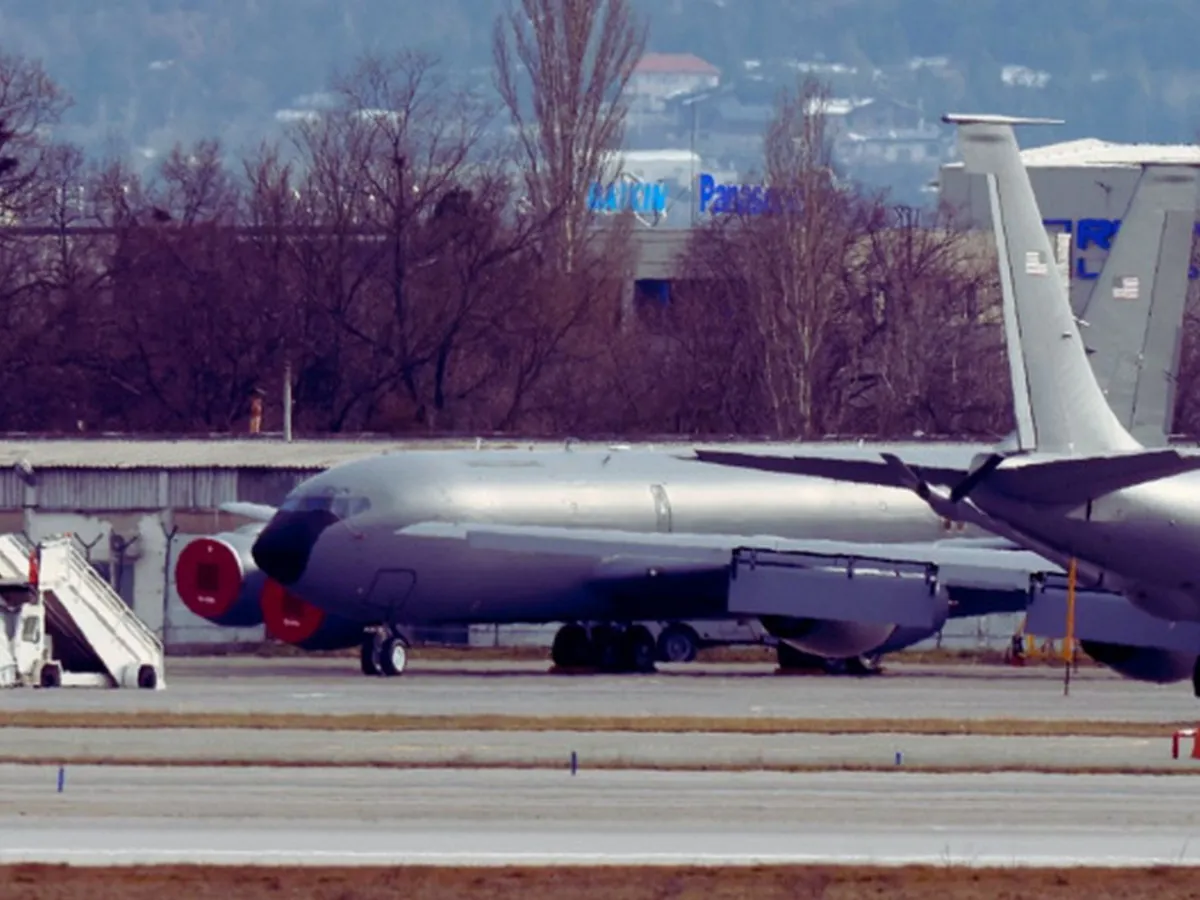 Cu ochii spre Putin sau Iran? Aeroportul din Sofia, „blocat” de Armata SUA cu avioane-cisternă și de transport