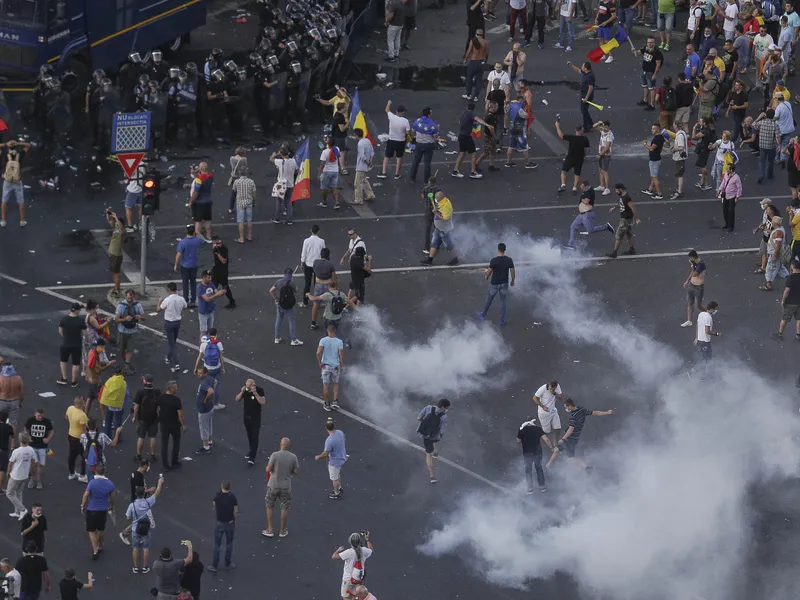 Peste 700 de persoane au fost afectate la protestul din 10 august 2018. Foto Inquam Photos/Octav Ganea