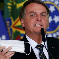 Președintele Bolsanaro a legat vaccinul anti-COVID de SIDA. Este anchetat pentru „Fake News”. / Foto: ft.com