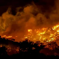 Europa, în flăcări. Franța și Grecia, devastate de incendii de vegetație. Furtuni violente în Italia - Foto: Profimedia images