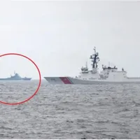 Nava de patrulare rusească, în apropierea USGC Hamilton/Foto: Serviciul de Grăniceri din Ucraina