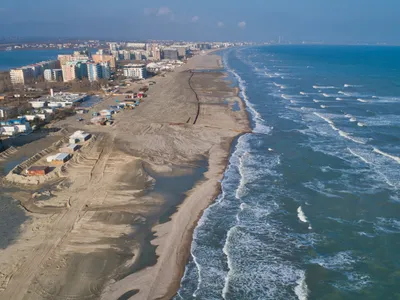 Lărgirea plajei de la Mamaia a fost criticată de turiști. FOTO: Facebook