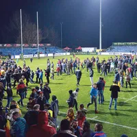 Spectatori și jucători pe stadionul Arcul de Triumf, după victoria României în fața SUA (23-10), în noiembrie 2016