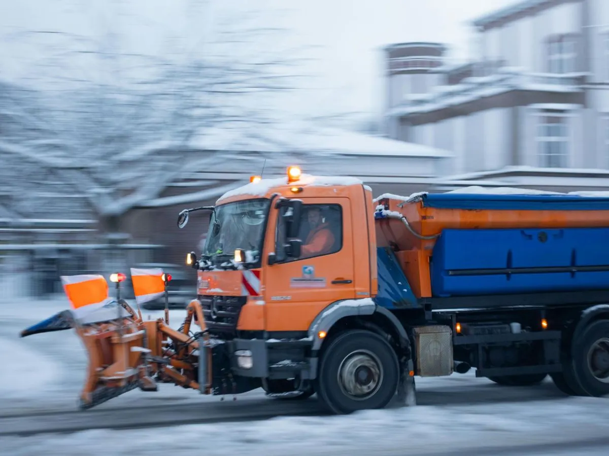 Deszăpezire, pe strada mare din comună - Foto: Pexels/Niklas Jeromin (Imagine cu caracter ilustrativ)