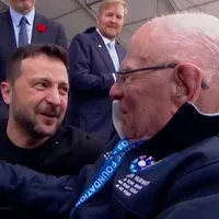 VIDEO Moment emoționant între Zelenski și un veteran american: „Sunteți salvatorul poporului” - Foto: Captură video/ Youtube