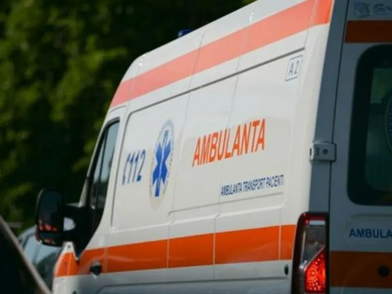 Un tânăr șofer s-a drogat și-a dat foc într-o benzinărie din Craiova. E în stare gravă la spital - FOTO: Facebook/Ambulanta