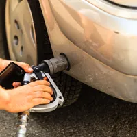 Guvernul i-a uitat pe românii cu mașini pe GPL. Subvenționează doar benzina și motorina. / Foto: autovit.ro