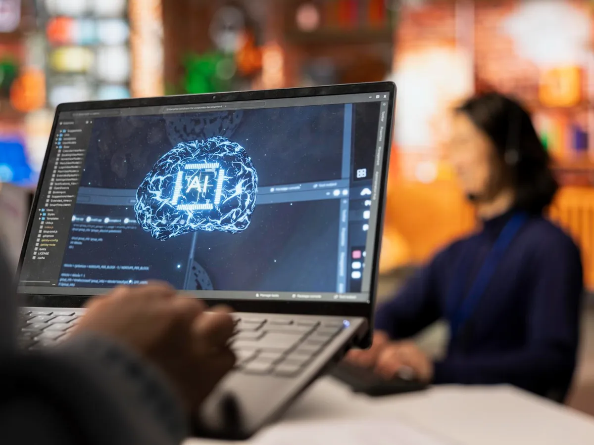 Un nou raport ONU cu privire la costurile de mediu ale tehnologiei inteligenței artificiale (AI)