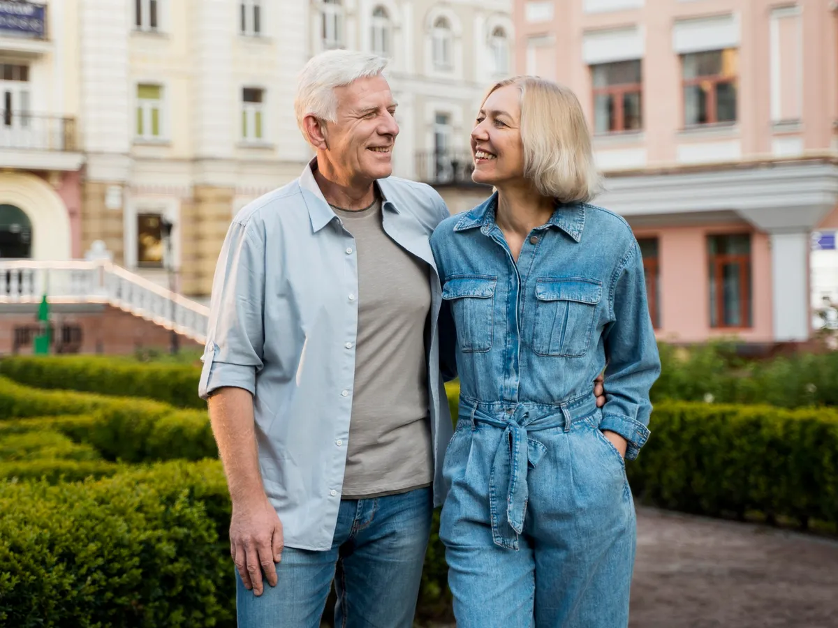 Dragostea nu dispare odată cu pensia: ghid pentru pensionarii care vor să cunoască parteneri noi