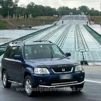 Podul flotant de trecere a frontierei de la Bumbăta - Leova - Foto: Poliţia Română de Frontieră