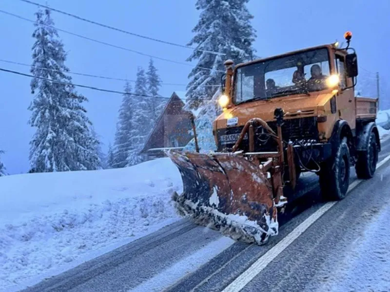 Utilaj de  deszăpezire (imagine cu caracter ilustrativ) - Foto: Facebook/infotraficromania.ro