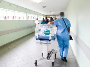 Aproape 100 de copii infectați cu COVID-19 sunt în acest moment internați în spital/FOTO: Unsplash