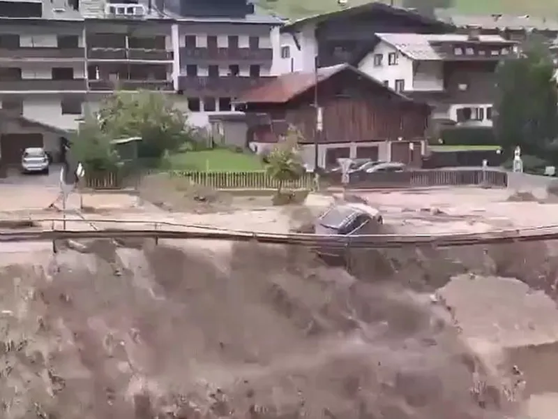 Austria este lovită de fenomene meteo extreme. Viiturile au luat totul în cale Foto: Wheather condition/ Facebook