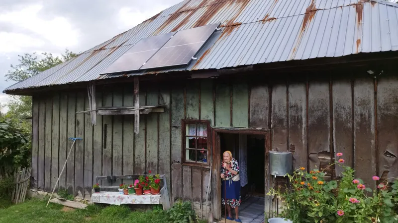 Panourile fotovoltaice, soluții pentru locuințele din fără curent electric din zonele izolate Foto: Asociatia Enegie Inteligenta