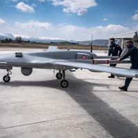 Dronele Bayraktar TB2 ca ale României folosesc acum o rachetă cu AI care vânează aparate fără pilot - Foto: Profimedia Images