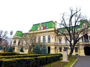 Primăria, acuzată că nu a plătit întreţinerea pe două luni pentru Palatul Roznovanu/FOTO: ziaruldeiasi.ro