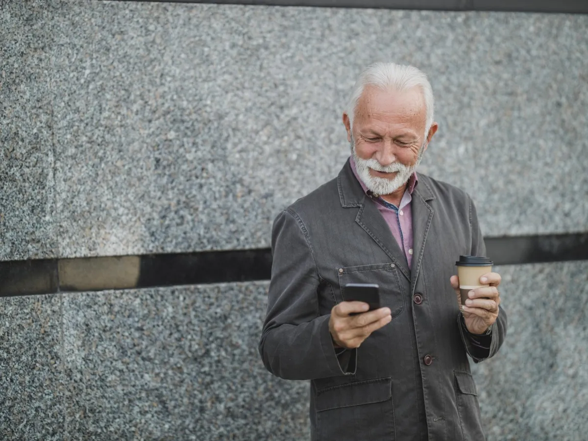 S-a pensionat la doar 56 ani cu 4.000 lei pensie. Câți ani a muncit la grupa I și în condiții grele? - Foto: Freepik