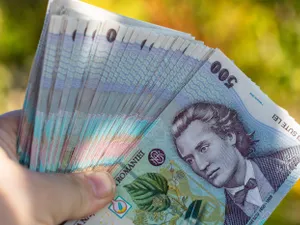 Metoda de a face bani pe timp de austeritate. Cum poți achiziționa titluri de stat Tezaur cu dobândă - Foto: Profimedia images