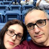 Soții Ramona și Gabriel Săcărin au adoptat-o pe Sorina, aflată în plasament la o asistentă maternală din Baia de Aramă în 23 aprilie. Sursa foto: Libertatea