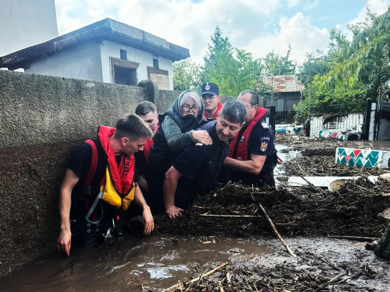 „Bagajul de urgență”. Ce trebuie să ai la tine dacă ești evacuat din casă în cazul unor viituri - Foto: Facebook/IGSU