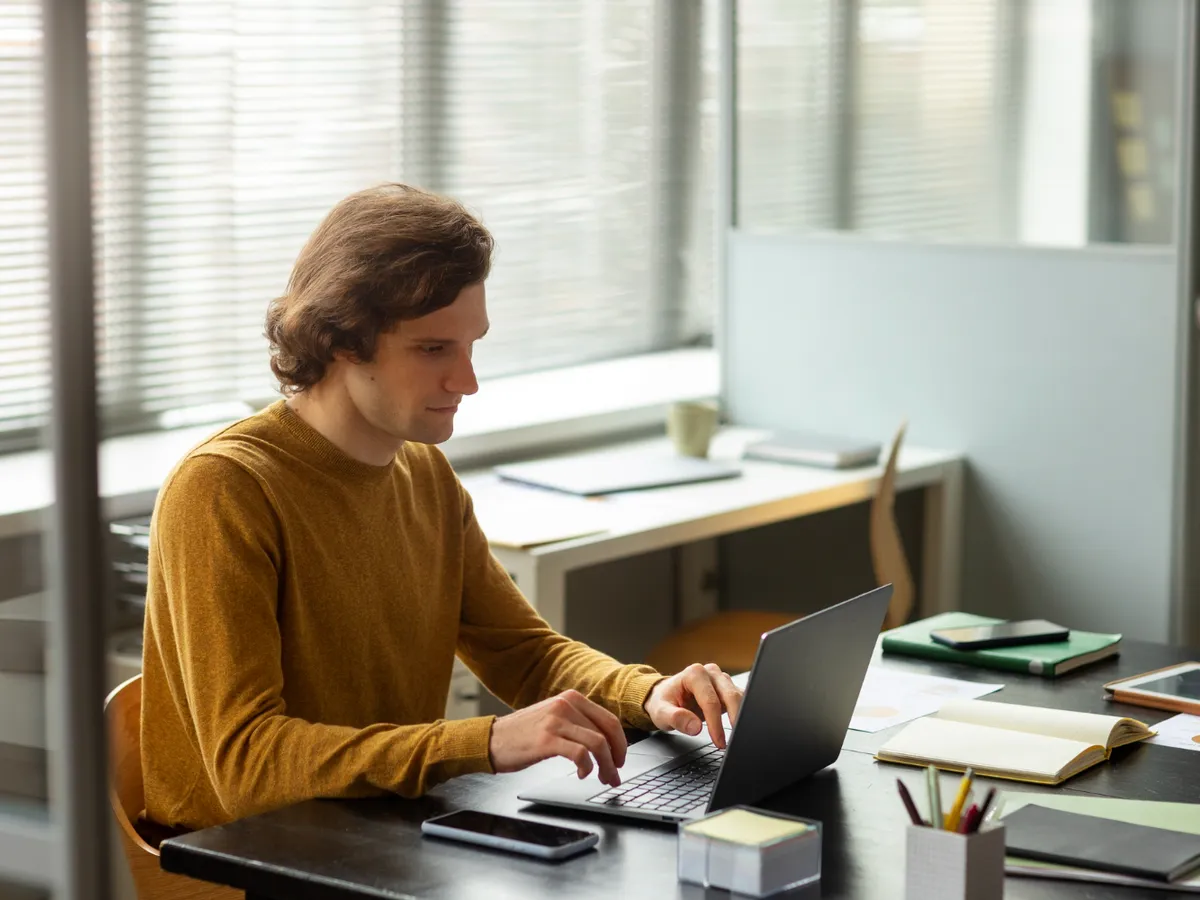 România ar putea introduce un nou concediu plătit pentru refacere profesională. Ce obligații au angajatorii