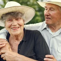 Noi beneficii la pensie pentru pensionari în bani și alimente. Cum și cine le poate primi? - Foto: Freepik (Imagine cu rol ilustrativ)