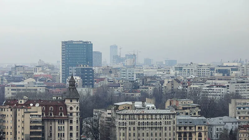 La 2 martie, senzorii independenți de măsurare a calității aerului din Capitală au înregistrat valori de zeci de ori mai mari decât cele admise - Foto: INQUAM PHOTOS/ Octav Ganera