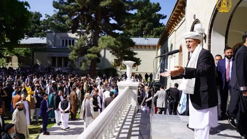 Trei rachete au țintit palatul prezidențial de la Kabul, unde Ashraf Ghani ținea un discurs/FOTO: Facebook/Ashraf Ghani