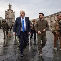 VIDEO Zelenski și Boris Johson îl sfidează pe Putin. Plimbare prin Kievul, asediat timp de o lună / Zelenski Official