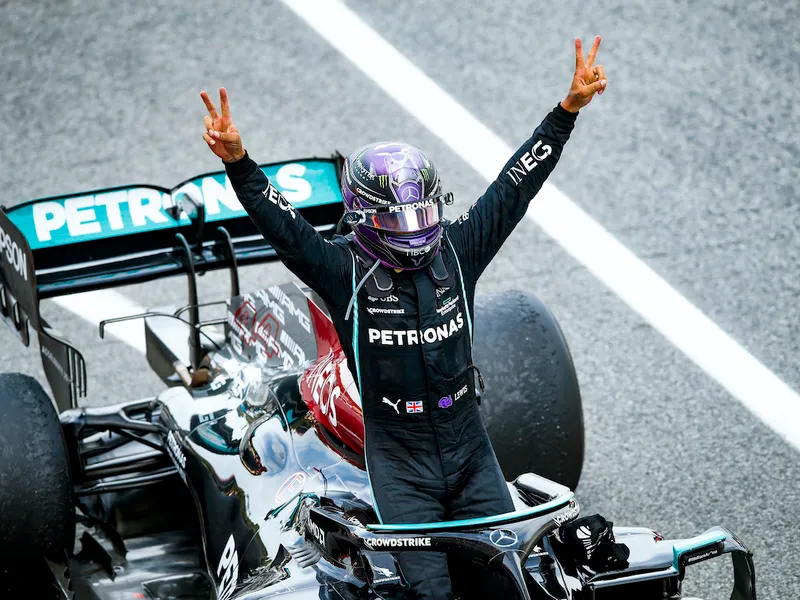 Lewis Hamilton s-ar putea retrage din F1, după ce a pierdut titlul mondial în ultima etapă / sportcasting