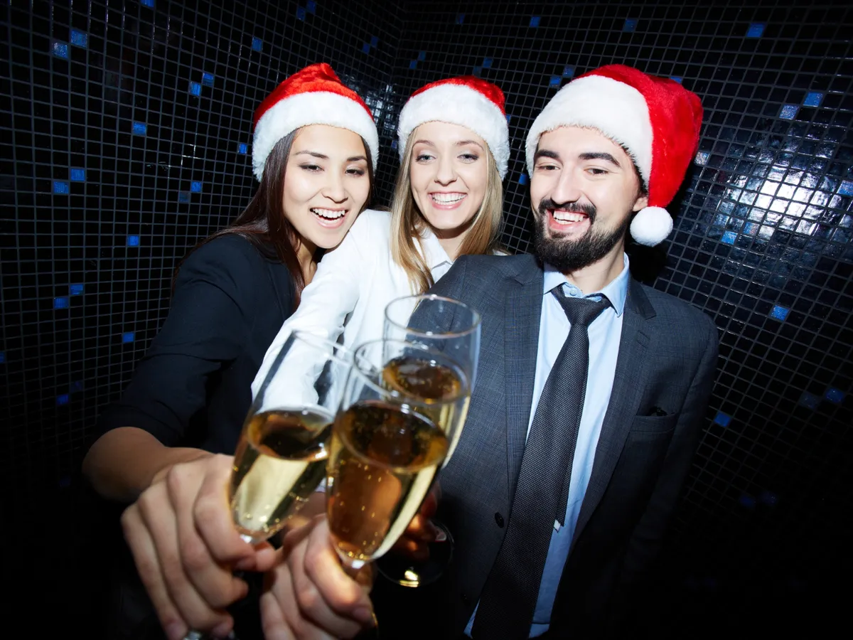 Alege alcoolul potrivit pentru seara de Revelion. Vin, whisky sau bere – ce să bei pentru a te distra?