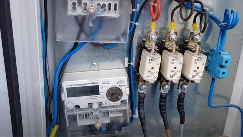 Din cauza facturilor, mii de români fură gaz și curent. Numărul cazurilor a crescut cu 40% în 2023 - Foto: electritec.ro - Rol ilustrativ