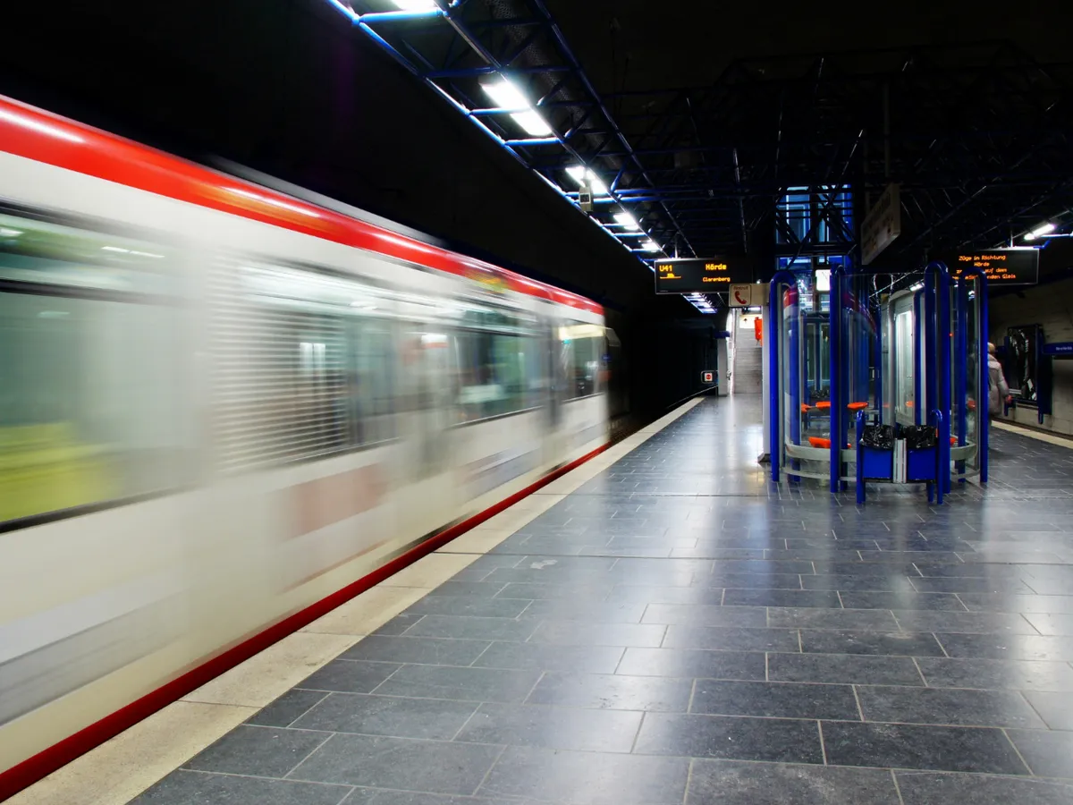 Angajații de la Metrou, 1.500 lei în plus la salariu, deși au dat o gaură la buget de 1.000.000.000€ Foto: Freepik (fotografie cu caracter ilustrativ)