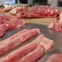 E lege! Magazinele din România nu mai pot comercializa produse din carne. Amenzi și de 300.000 lei - Foto: Profimedia Images/ Imagine cu caracter ilustrativ