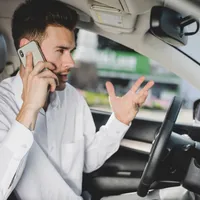 O escrocherie se răspândește alarmant: ”Mașina dumneavoastră are o taxă neplătită”. Nu apăsa linkul - Foto: Freepik.com (rol ilustrativ)