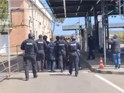 Momentul în care Alexandru Bălan a ajuns în Vama Albița pentru a fi predat autorităților din Moldova - Foto: Captură video amator
