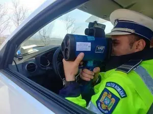 Peste 2.000 de șoferi, sancționați de poliție într-o săptămână pe autostrăzile din România. - Foto Inquam Photos