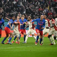 FCSB, învinsă de Lyon cu 3-1, în optimile Europa League. Becali: "Dă cu piciorul ca în găleată" - Foto: Facebook/FCSB