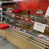 Autoritatea Naţională pentru Protecţia Consumatorilor a propus închiderea a patru unităţi Auchan din Bucureşti. / Foto: dcbusiness.ro