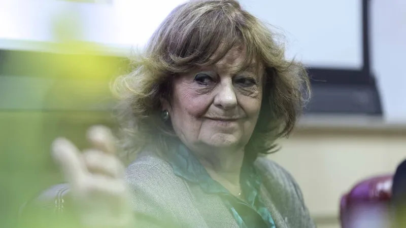 Ana Blandiana, la proiecţia filmului documentar "Între tăcere şi păcat" - Foto: INQUAM PHOTOS/Octav Ganea