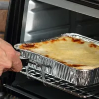 Cum ne afectează sănătatea atunci când folosim folia de aluminiu la gătit? Riscuri și alternative - Foto: Profimedia images