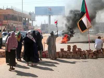 Lovitură de stat în Sudan. Prim-ministrul a fost arestat, zborurile și internetul au fost oprite/FOTO: Aljazeera