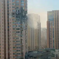 Bloc din Kiev, lovit de o rachetă rusească. Capitala Ucrainei a rezistat încă unei nopți. / Foto: Twitter, Dmitro Kuleba