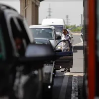 Cei 15 sirieni au fost descoperiți la Punctul de Trecere a Frontierei Giurgiu, ascunși în spatele unui perete dublat al unui microbuz - Foto: INQUAM PHOTOS/ George Călin