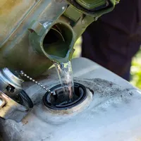 Tineri din Bihor, cercetați după ce au furat 2000 de litri de motorină. Cum au reușit? - Foto: Profimedia Images