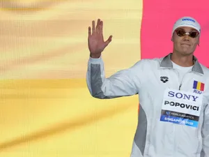Prima reacție a lui Popovici, după ce a revenit spectaculos și câștigat AURUL la 200m liber, la CM din Singapore!